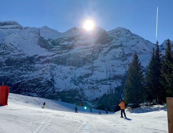 Chalet La Cabane des Oursons sous la neige en hiver