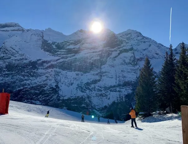 Chalet La Cabane des Oursons sous la neige en hiver
