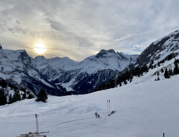 Montagnes enneigées de la Vanoise depuis Pralognan
